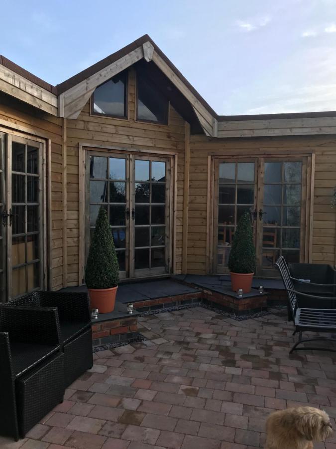 Mickering Barn Bed & Breakfast Aughton Exterior photo